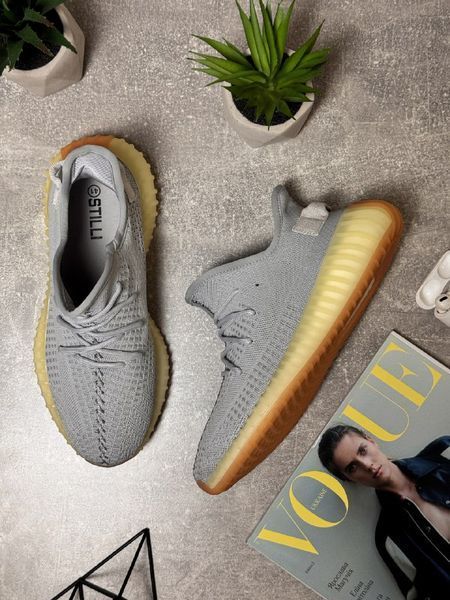 Сірі Yeezy Boost 350