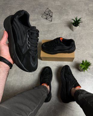 Чорні кросівки Yeezy Boost 700 1417573205702 фото