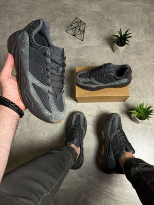 Сірі кросівки Yeezy Boost 700 1487603214351 фото